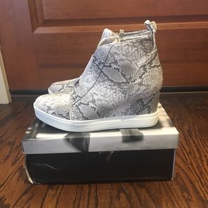 NIB snake print wedge sneakers 🙌🏻